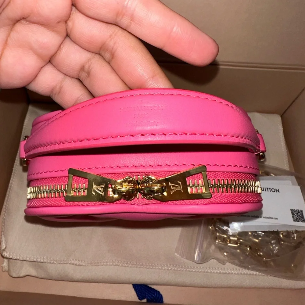 Louis Vuitton Pop My Heart Pouch Dragon Fruit Pink - Picture 5 of 13